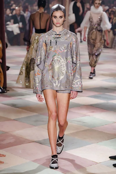 Look 25